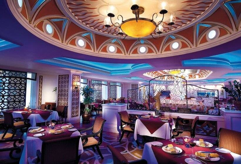 هتل Regal Palace