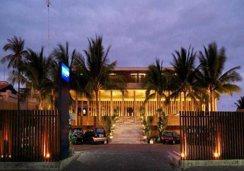 호텔 The Oasis Beach Benoa