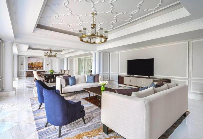 هتل The Ritzcarlton Jakarta, Mega Kuningan