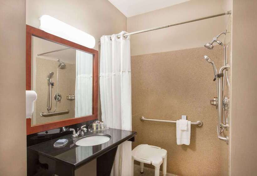 هتل Wingate By Wyndham Columbia