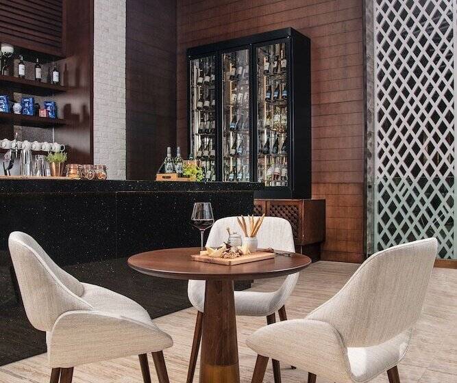 فندق Al Jaddaf Rotana Suite