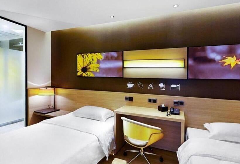 Hotel 7 Days Premium Tongliao Train Station Branch