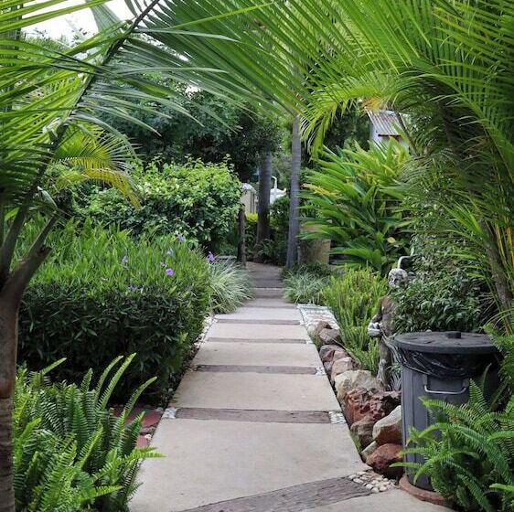 فندق Golden Lantern Guest Lodge