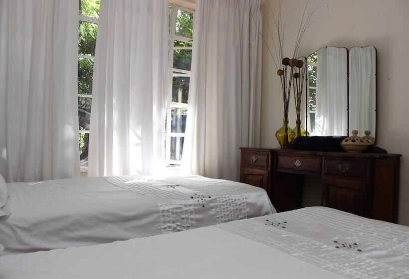 فندق Golden Lantern Guest Lodge