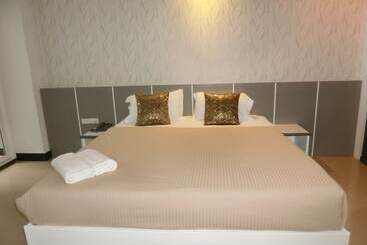 هتل The Premium Residence