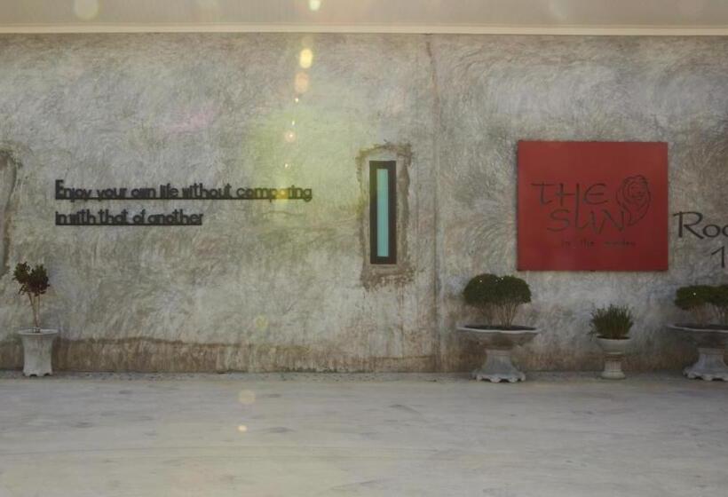 ホテル The Sun Resort Ratchaburi