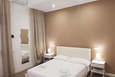 تختخواب و صبحانه Summer Rooms