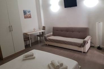 تختخواب و صبحانه Summer Rooms