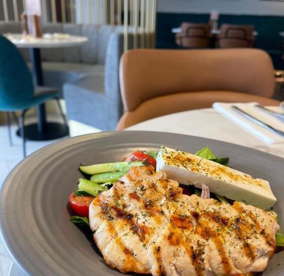 هتل Courtyard By Marriott London Heathrow Airport