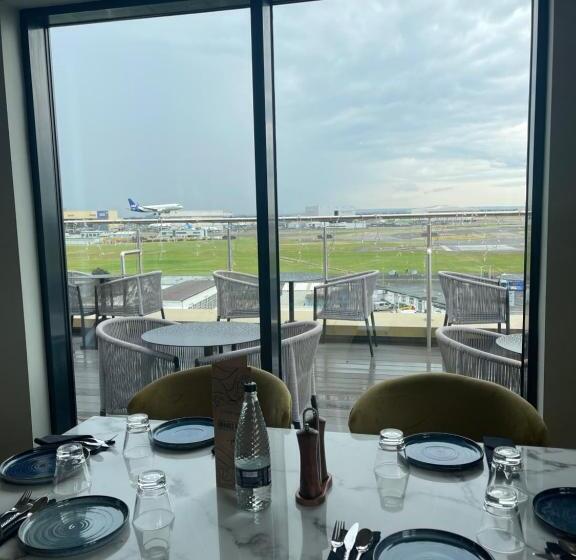 هتل Courtyard By Marriott London Heathrow Airport
