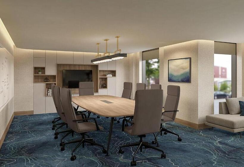 هتل Courtyard By Marriott London Heathrow Airport