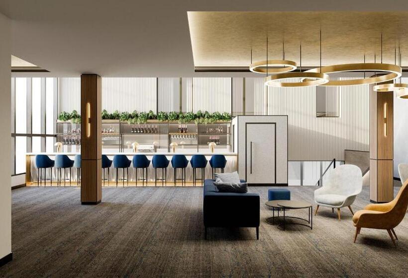 هتل Courtyard By Marriott London Heathrow Airport