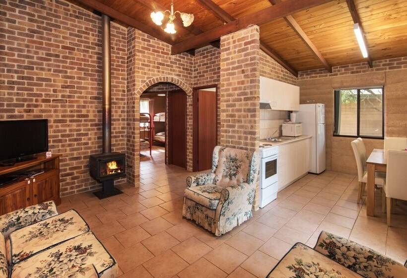 בית מלון כפרי Sandy Bay Holiday Park