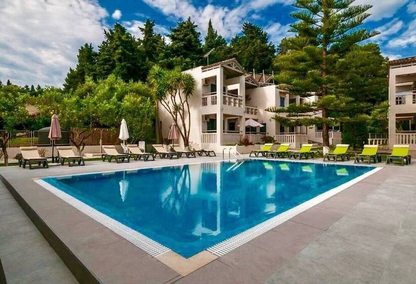 پانسیون Trianon Studios