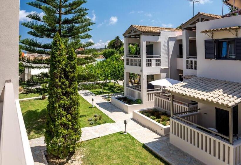 پانسیون Trianon Studios