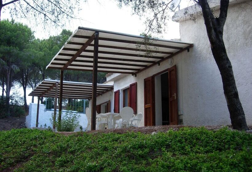 هتل Villaggio Camping Calapineta