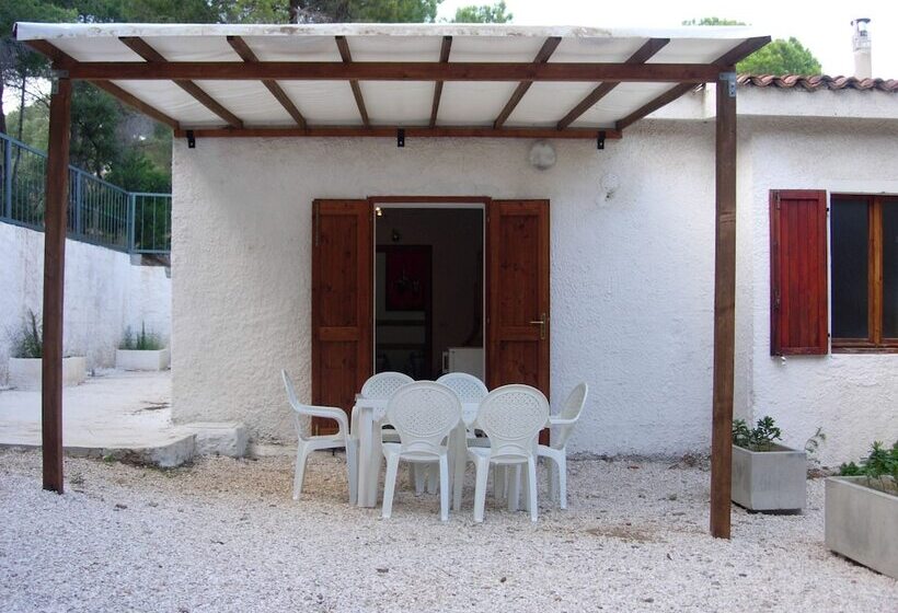 هتل Villaggio Camping Calapineta