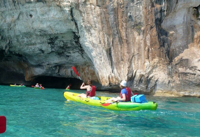 هتل Villaggio Camping Calapineta