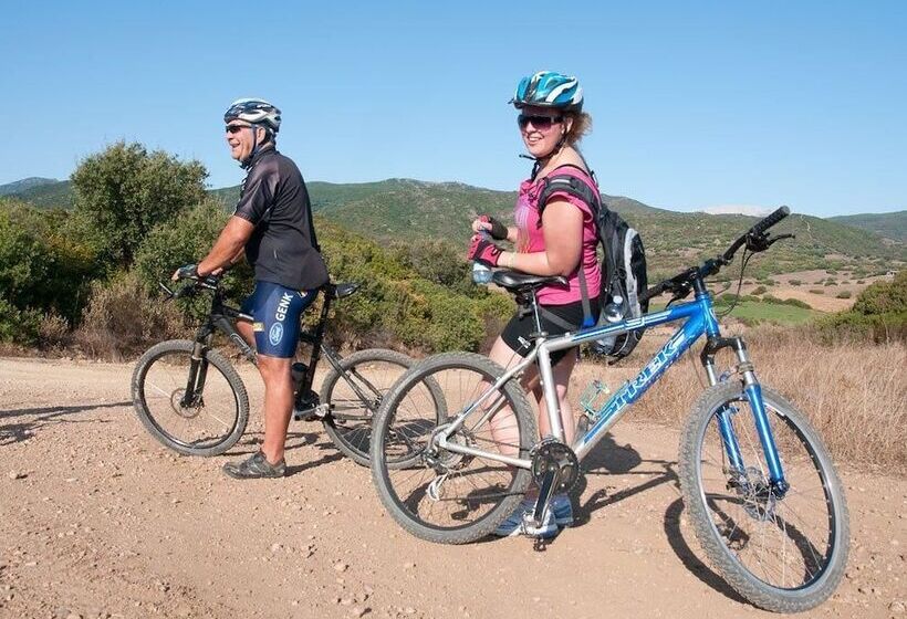هتل Villaggio Camping Calapineta