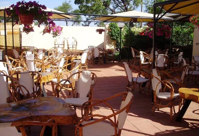 هتل Villaggio Camping Calapineta