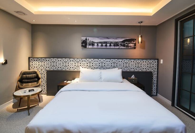 בית מלון כפרי West In