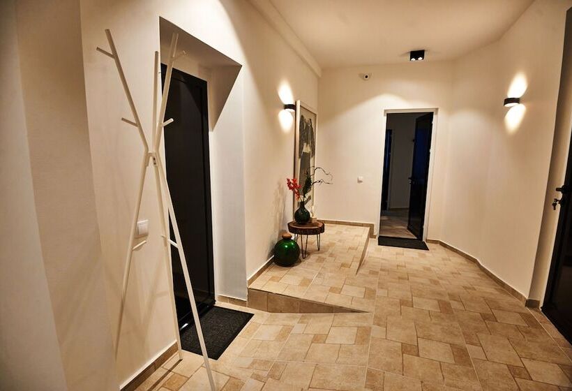 Metropole Apartments Royal Residence