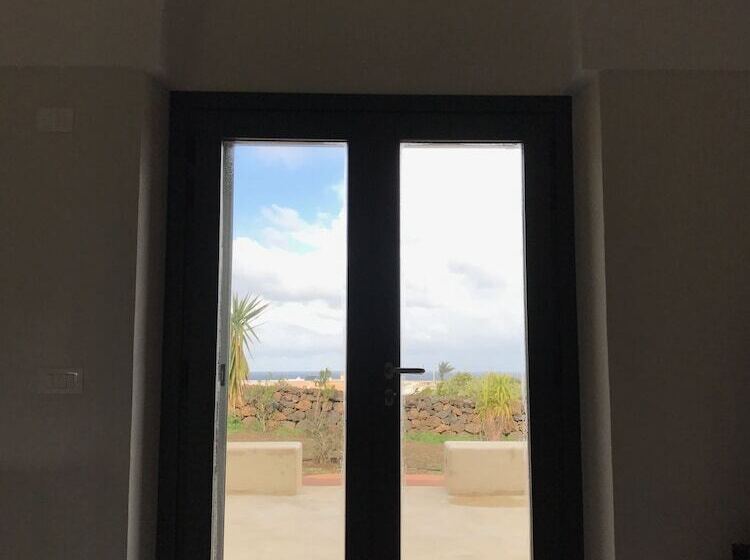 پانسیون I Dammusini Di Pantelleria