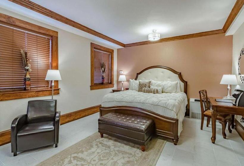 Bothwell Sedalia Central District, Ascend Hotel Collection