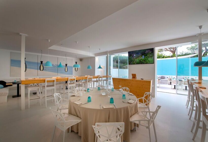 Отель Baia Di Chia Resort Sardinia, Curio Collection By Hilton