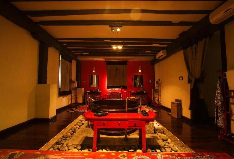 هتل Banyan Tree Ringha