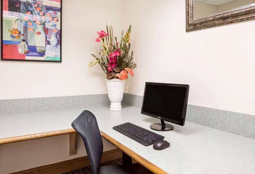 فندق Baymont By Wyndham Fort Myers Airport