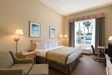 فندق Baymont By Wyndham Fort Myers Airport