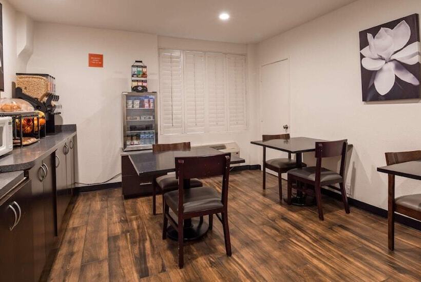 בית מלון כפרי Best Western Fort Wayne Inn & Suites North
