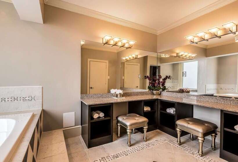 Bothwell Sedalia Central District, Ascend Hotel Collection