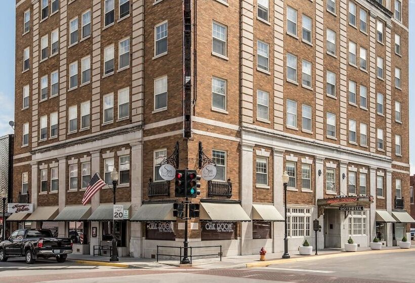 Bothwell Sedalia Central District, Ascend Hotel Collection