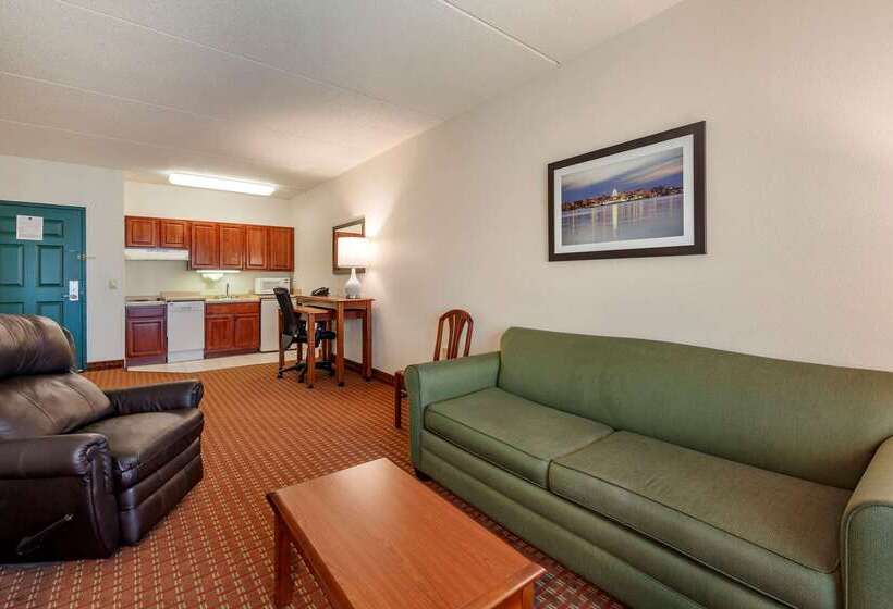 هتل Clarion Suites At The Alliant Energy Center