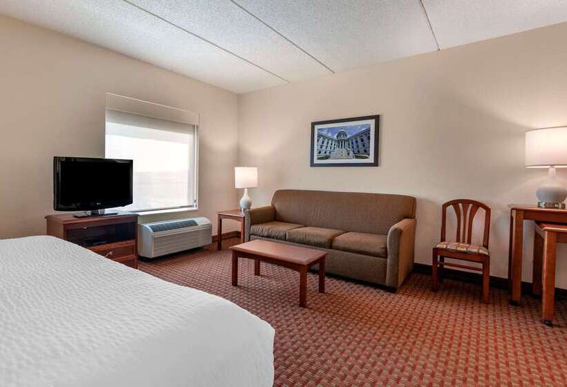هتل Clarion Suites At The Alliant Energy Center