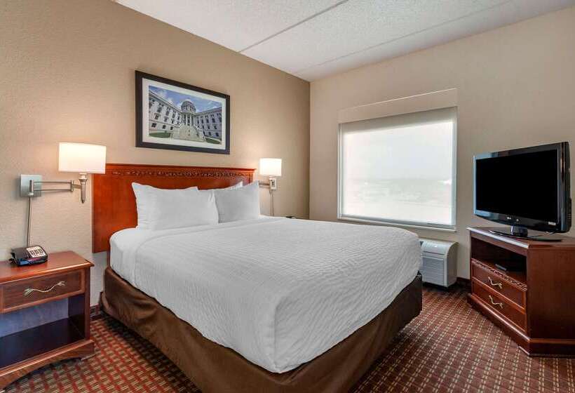 هتل Clarion Suites At The Alliant Energy Center