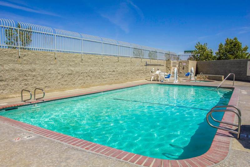 هتل Comfort Inn & Suites Lancaster Antelope Valley