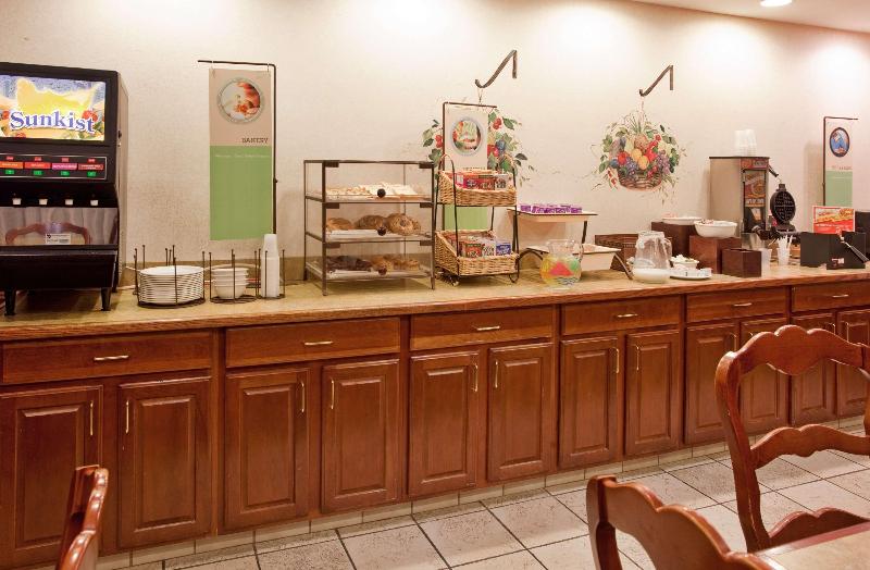 هتل Country Inn & Suites By Radisson, Beaufort West, Sc
