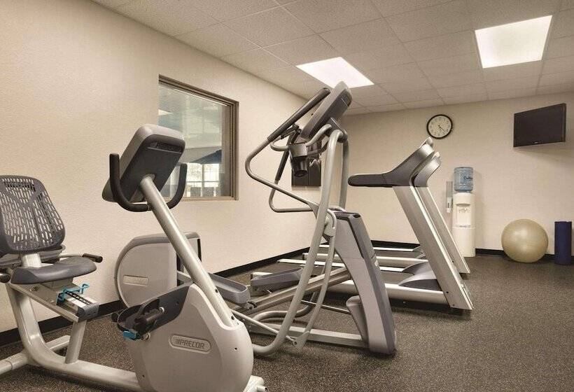 Отель Country Inn & Suites By Radisson, Coralville, Ia
