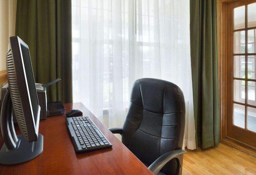 호텔 Country Inn & Suites By Radisson, Macedonia, Oh