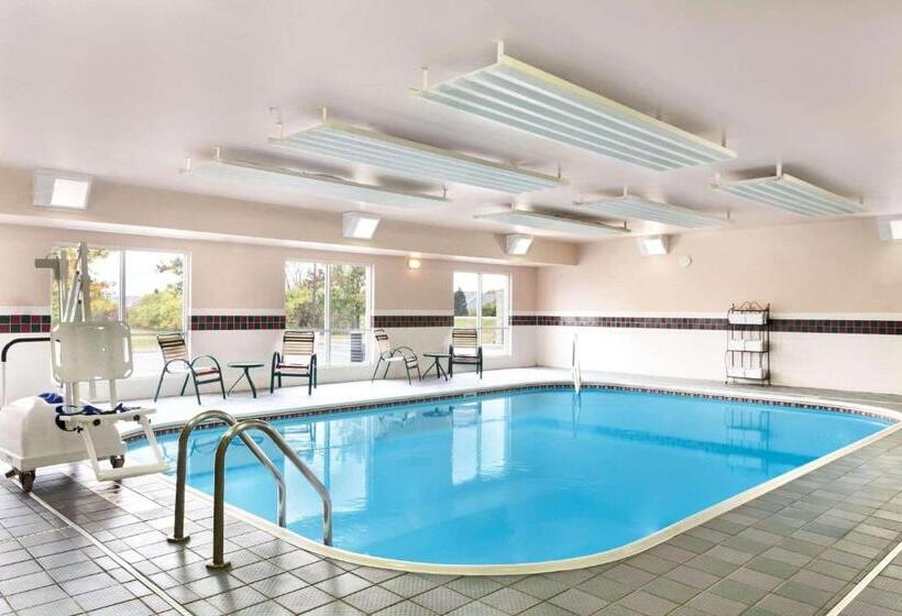 هتل Country Inn & Suites By Radisson, Marion, Oh