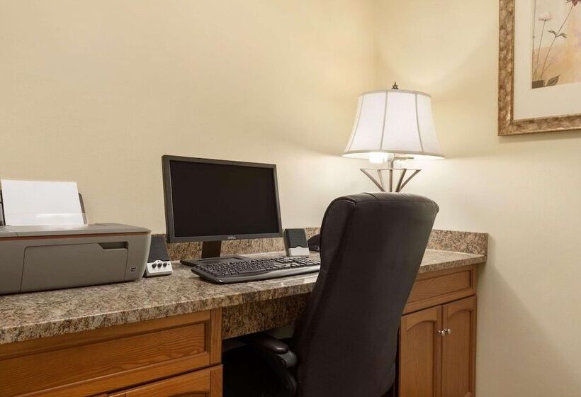 هتل Country Inn & Suites By Radisson, Moline Airport, Il