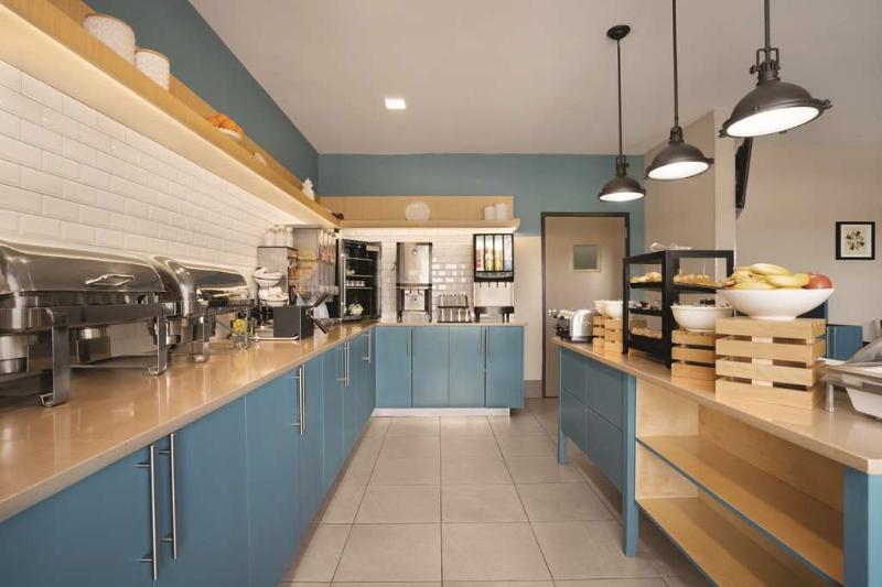 هتل Country Inn & Suites By Radisson, Moline Airport, Il