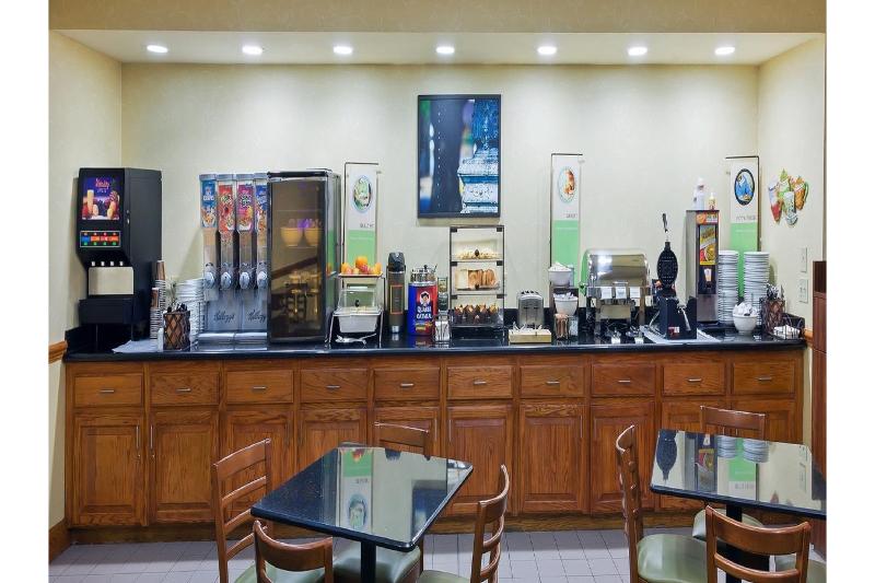 هتل Country Inn & Suites By Radisson, Oklahoma City At Northwest Expressway, Ok