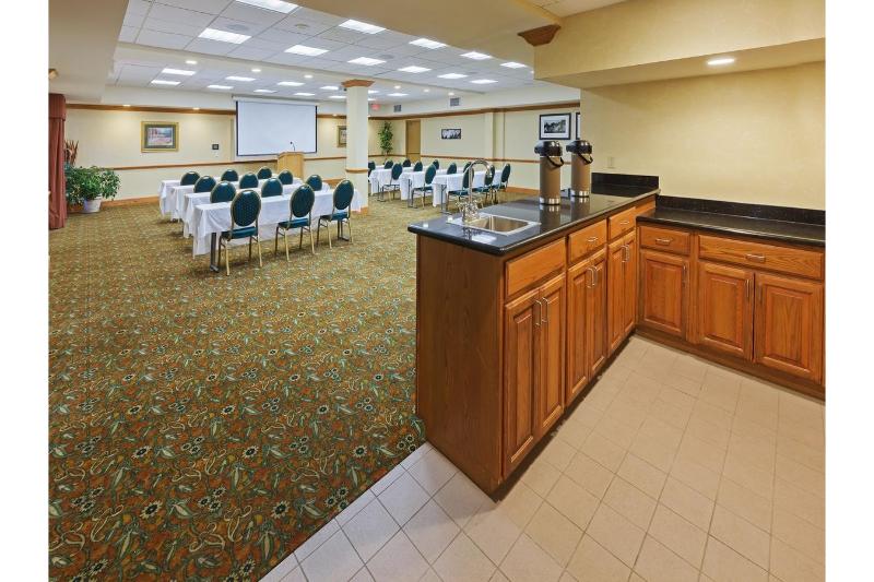 هتل Country Inn & Suites By Radisson, Oklahoma City At Northwest Expressway, Ok