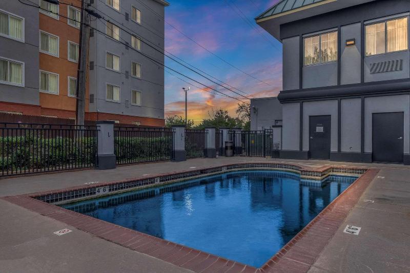 هتل Country Inn & Suites By Radisson, Oklahoma City At Northwest Expressway, Ok