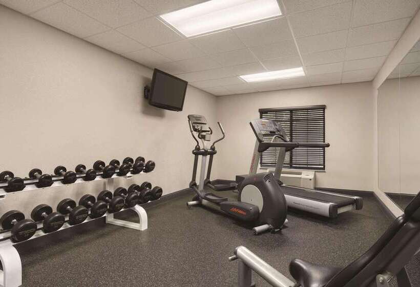 هتل Country Inn & Suites By Radisson Raleighdurham Airport Nc