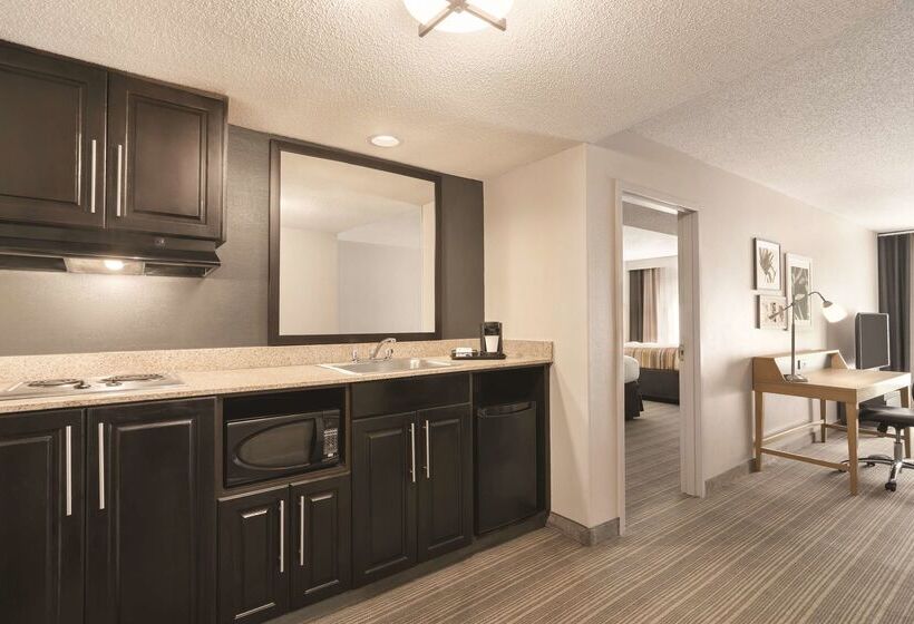 هتل Country Inn & Suites By Radisson Raleighdurham Airport Nc